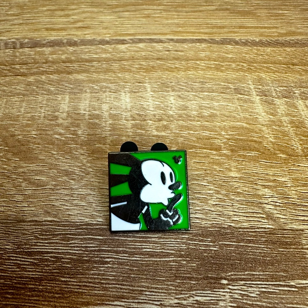 Disney Pin Lucky Rabbit